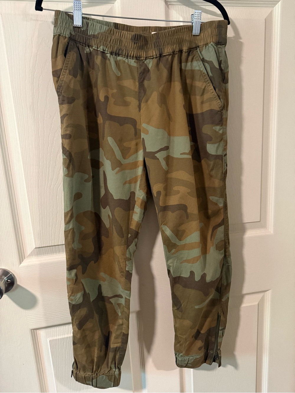 Levi’s Camo Joggers - Green Brown Print, Size M